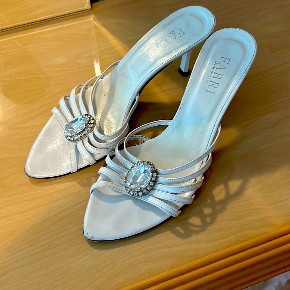 Beautiful summer sandals with stone in the top